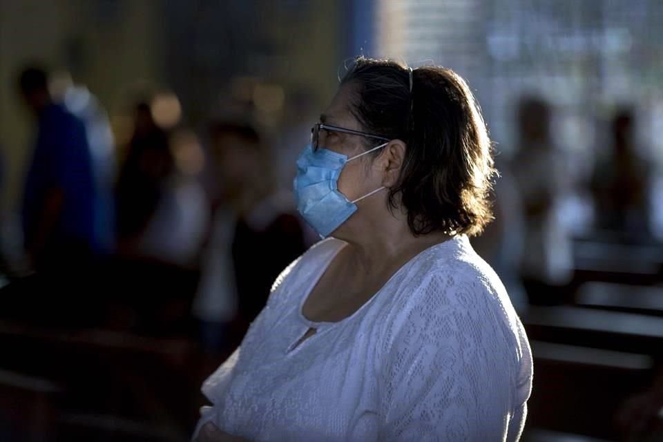 Nicaragüense durante acto religioso en Managua