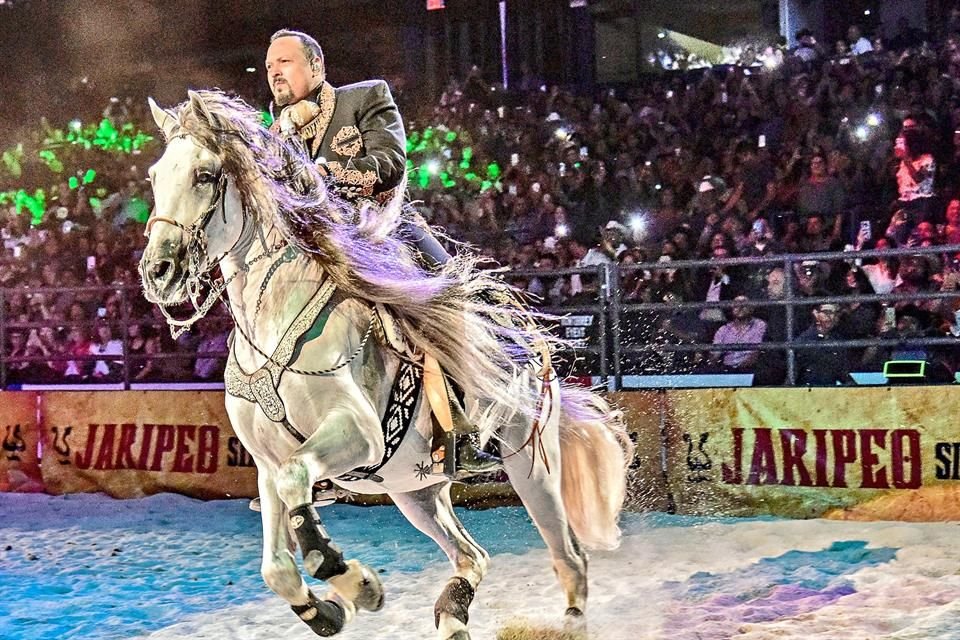 La contingencia permitió que el cantante produjera 'Jaripeo Sin Fronteras, A Domicilio', que se emite este sábado por Las Estrellas.