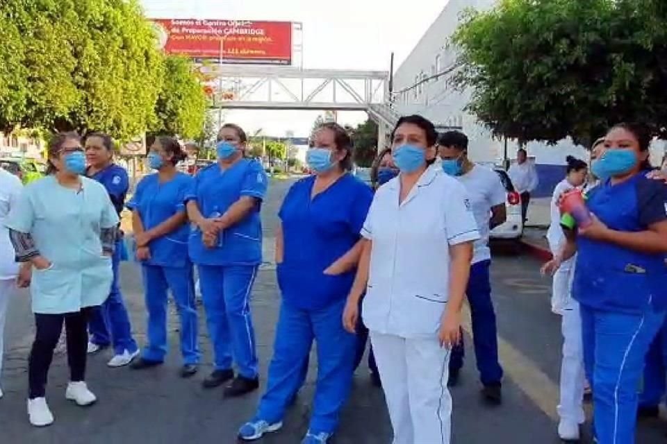 Doctores de diversos hospitales de la CDMX hablan de la carencia de insumos y pruebas que sufren en centros de trabajo donde tratan a enfermos de Covid-19.