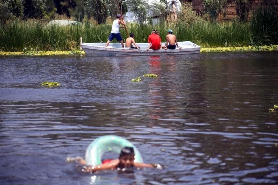 Familias acudieron a la Laguna de Teshuilo.