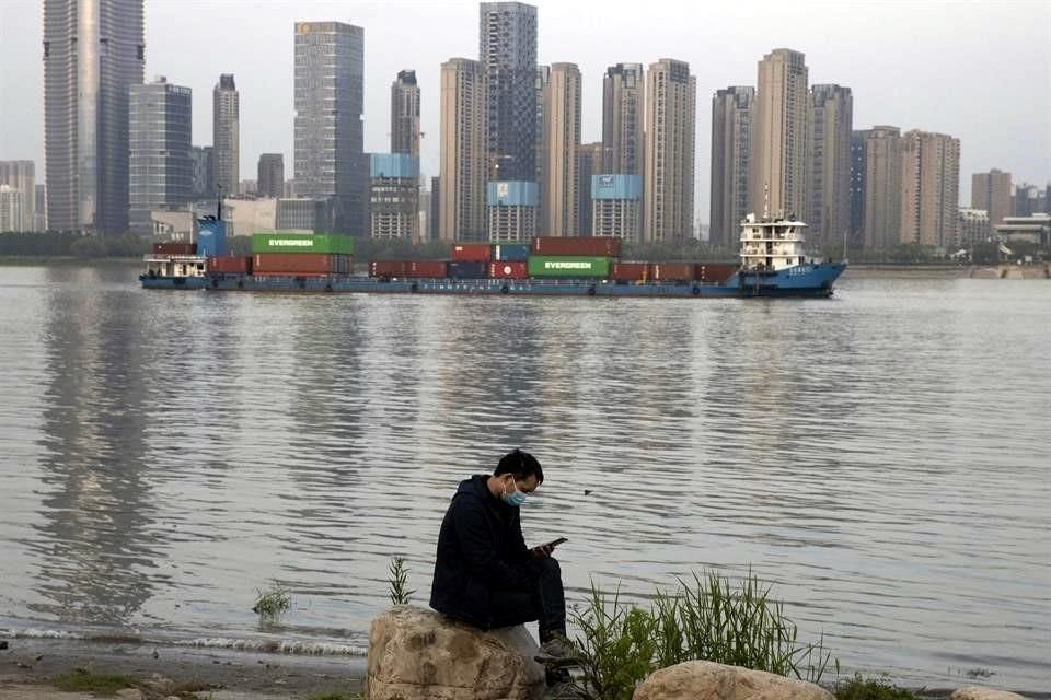 Durante marzo, el comercio exterior chino se redujo un 0.8 por ciento interanual, hasta los 2.45 billones de yuanes (unos 347 mil 813 millones de dólares).