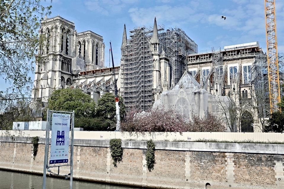 Las vallas que lo rodean, la grúa sin movimiento y los andamios que velan por su estructura son reflejo de aquella fatídica tarde.