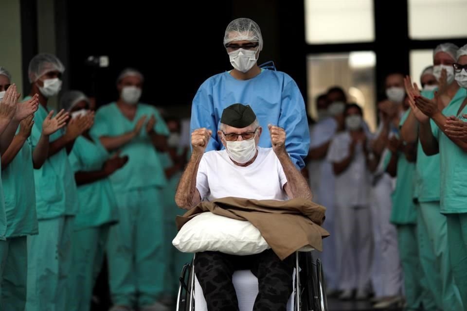 Ermando Piveta al salir del Hospital de las Fuerzas Armadas de Brasilia, donde ingresó por Covid-19.