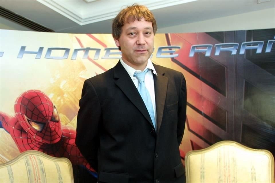 Sam Raimi confirmó su trabajo en la secuela de 'Doctor Strange' al recordar que mencionó al personaje en 'Spider-Man 2'.