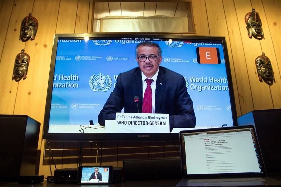 Fotografía cedida por la ONU donde aparece el director general de la Organización Mundial de la Salud (OMS), Tedros Adhanom Ghebreyesus, mientras habla durante una rueda de prensa virtual.