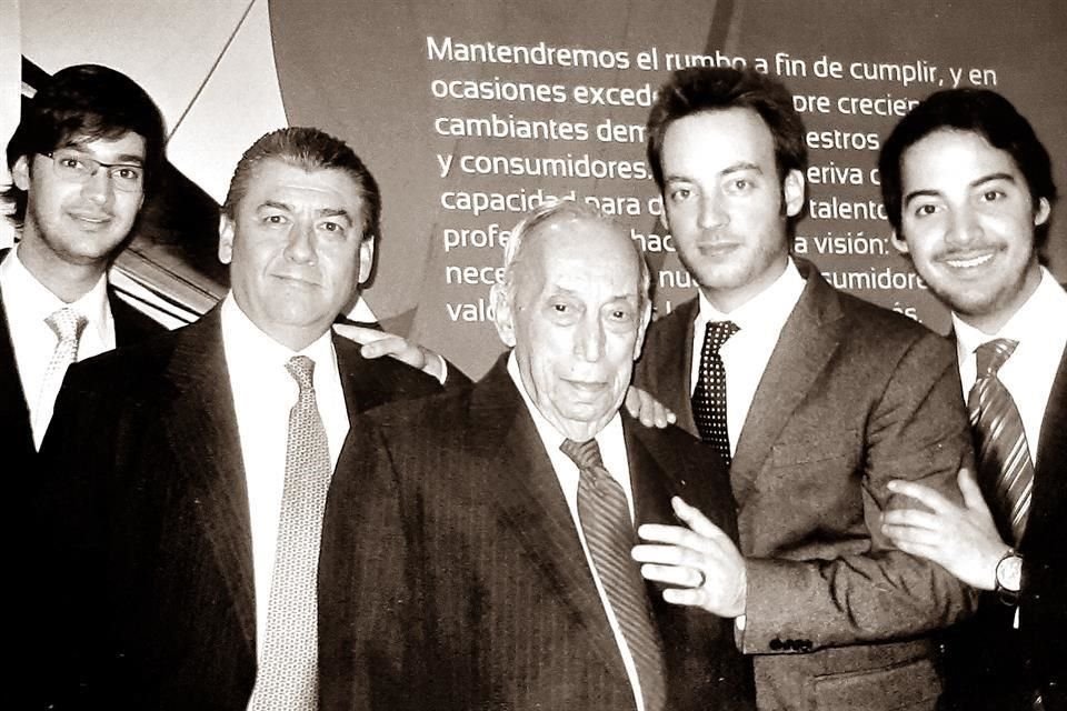 Gabriel Páez, José Antonio Fernández Carbajal, Othón Páez Garza Sada, David Othón Páez y Eugenio Páez