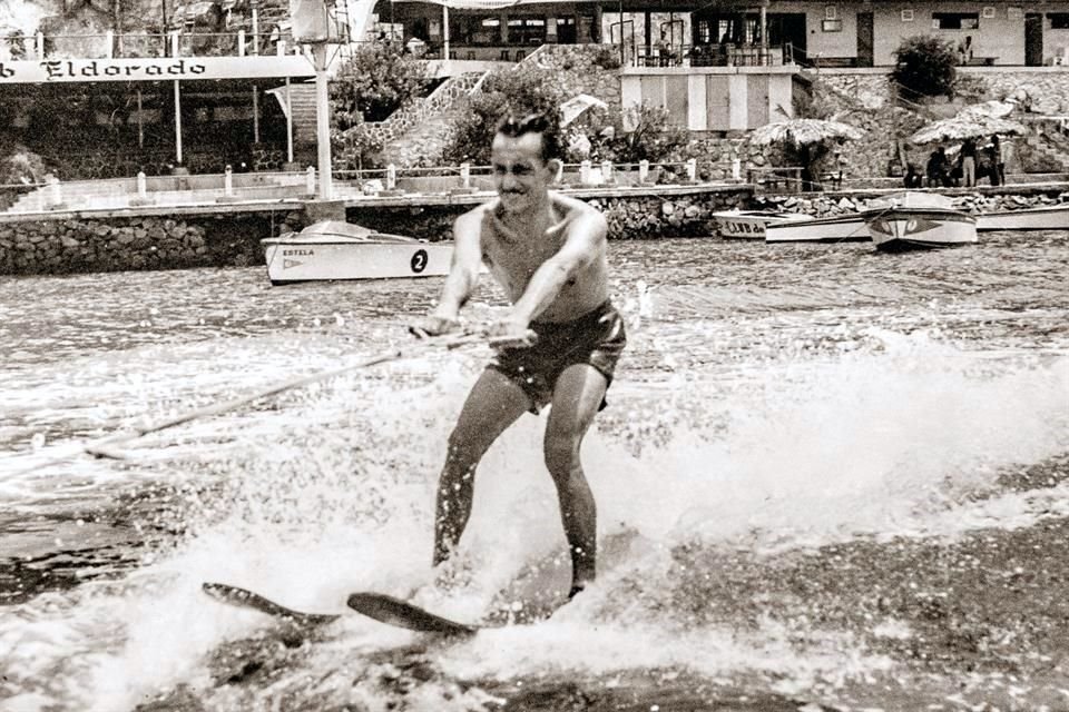 Fue campeón nacional de esquí acuático en 1947.