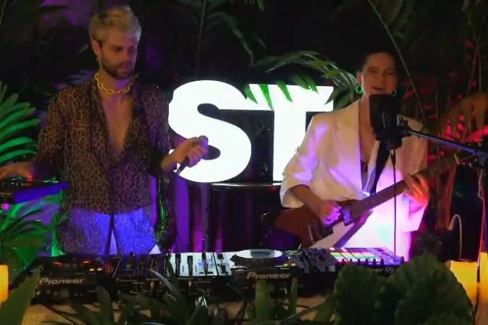 La dupla Sofi Tukker presentó 'Batshit'.