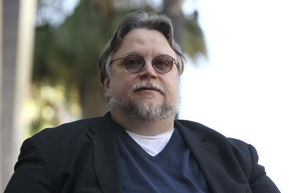 Guillermo del Toro pidió a legisladores de Morena no cortar apoyos a cine, pues sofocarían las 'pocas formas' de supervivencia de industria.