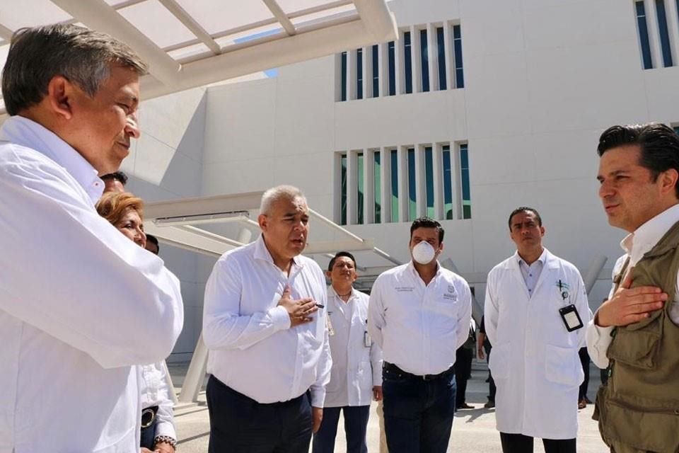 El director general del IMSS y el Gobernador de Nayarit supervisaron el Hospital General de Zona Nº33, que atiende a pacientes con COVID-19.