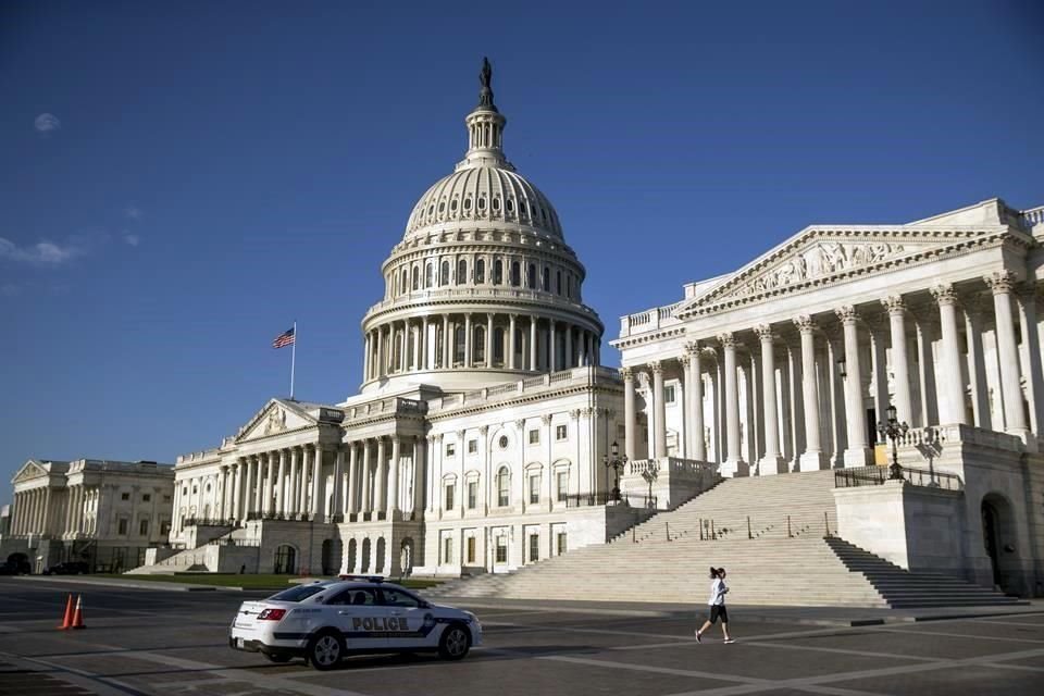 Impactada por las políticas arancelarias de Donald Trump, la economía de EU se contrajo en primer trimestre del año 0.27% a tasa anualizada.