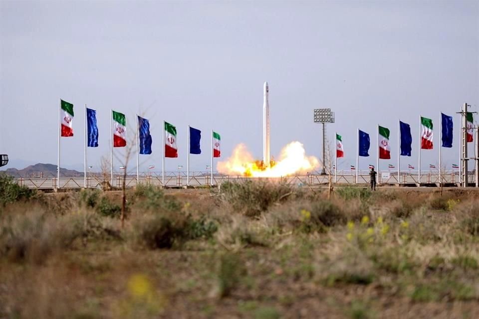 Irán puso en órbita un satélite militar, anunció la Guardia Revolucionaria, que calificó el lanzamiento como un éxito tras meses de fracasos.