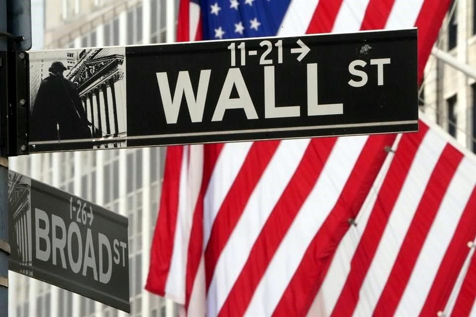 Wall Street mantenía el impulso que recibió el viernes pasado del informe de empleo en Estados Unidos para mayo.