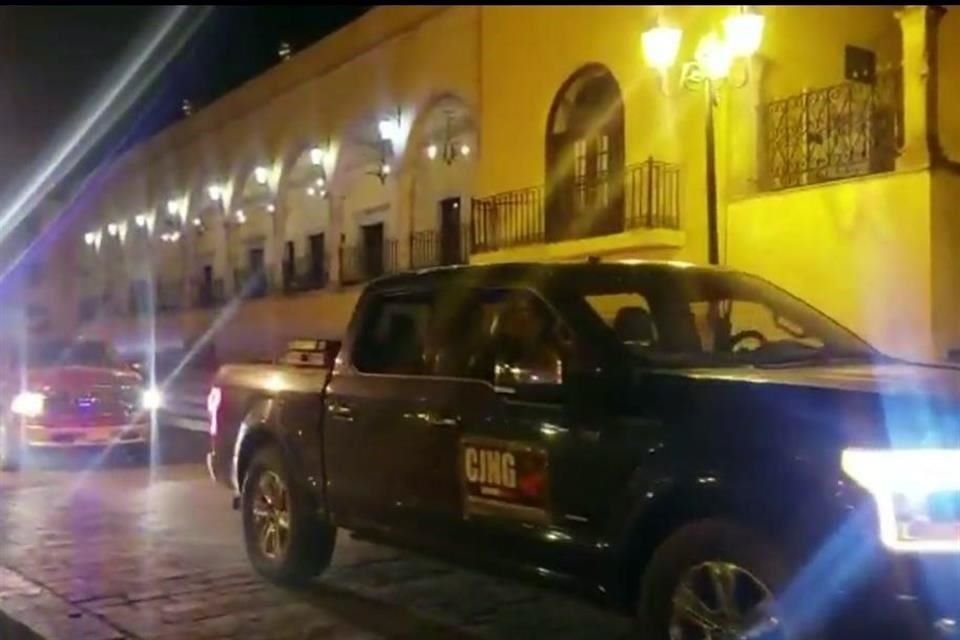 Los vehículos fueron estacionados sobre la vía pública del primer cuadro de la ciudad, incluso frente al Ayuntamiento de Valparaíso.