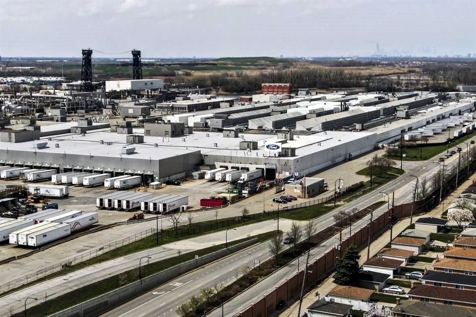 Vista de planta ensambladora de Ford en Chicago, Illinois.