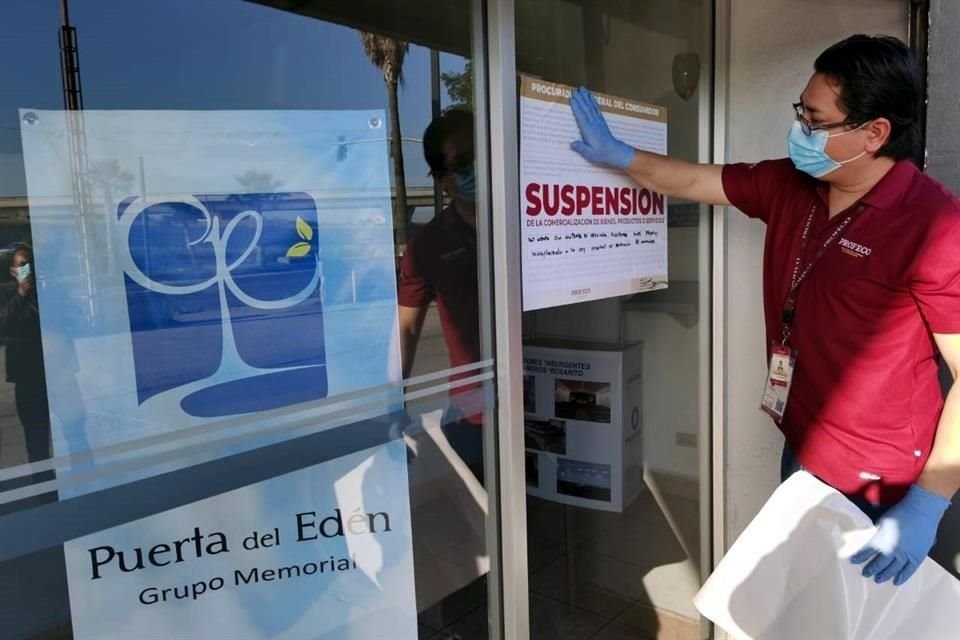 Autoridades clausuraron funeraria San Gabriel, ubicada en Tijuana, BC, por diversas irregularidades, entre estas, subir costos por Covid-19.