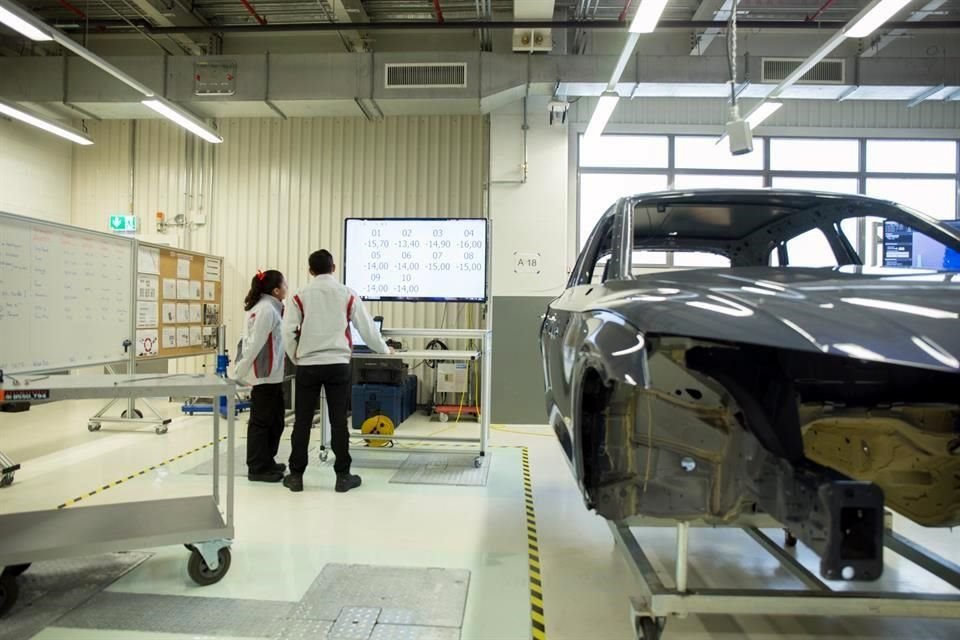 Sectores automotrices de Estados Unidos también han llamado al Gobierno mexicano a incluir este sector como esencial y reanudar la producción de autopartes para exportación.