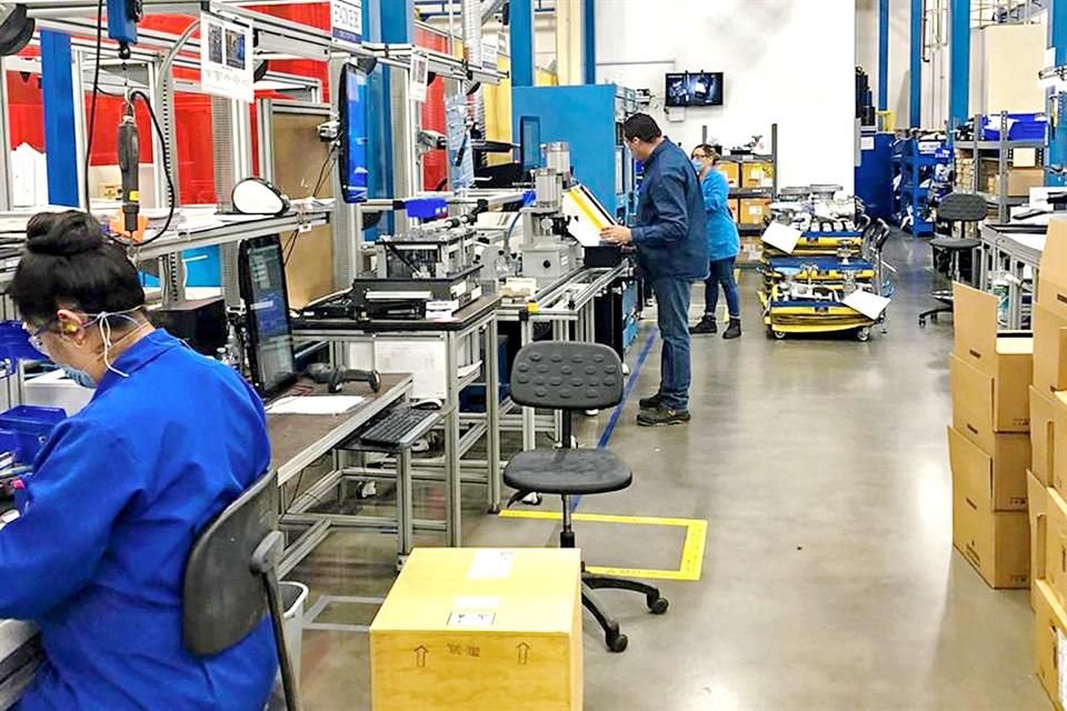 Chihuahua cuenta con aproximadamente 900 mil empleos de todos los sectores, y de éstos unos 400 mil pertenecen a la maquiladora.