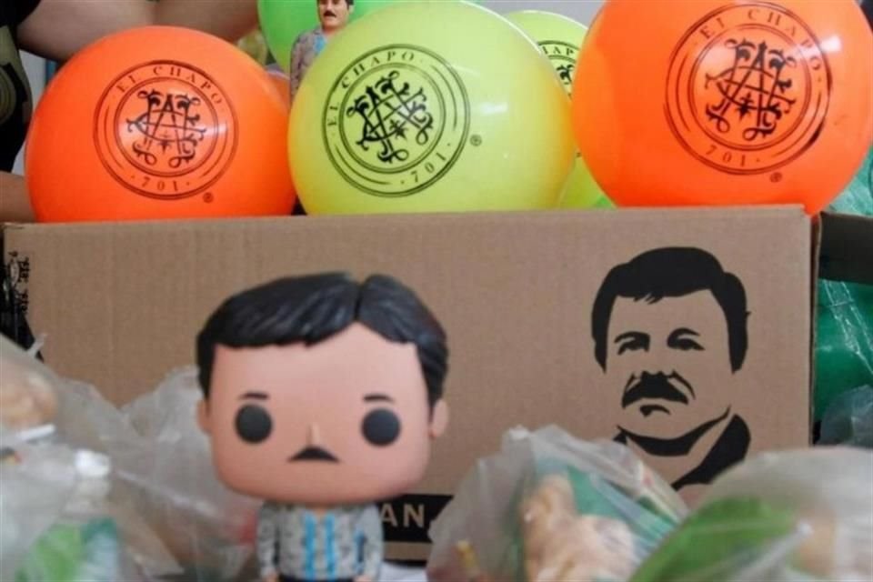 Con motivo del Día del Niño, la empresa de la hija del narcotraficante entregó pelotas con el logotipo de la marca 'Chapo 701' y una bolsa de dulces.