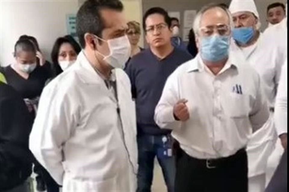 Personal médico del Hospital General de Zona número 48 del IMSS protestó frente a la oficina del director de este centro acusando que no se entregan los insumos.