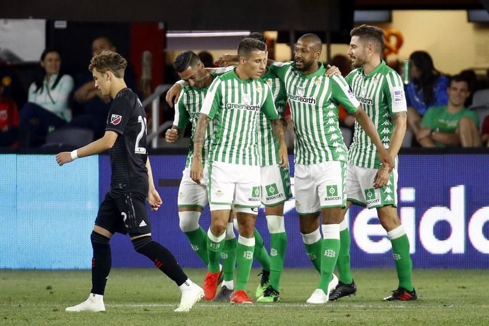 El Real Betis presentó tres positivos a Covid-19 en su plantilla.