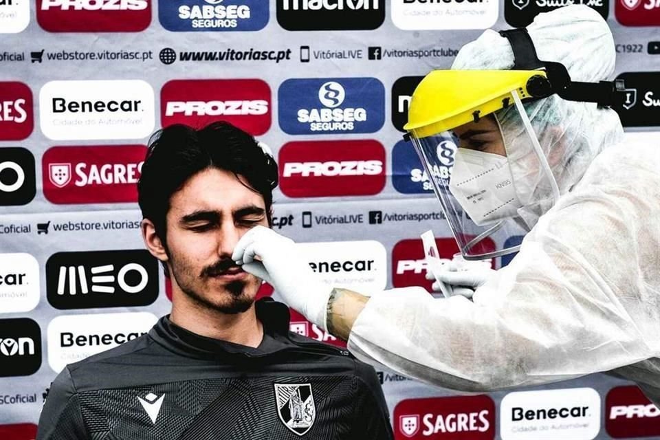 No se reveló el nombre de los tres futbolistas del Vitória de Guimaraes que salieron positivo por covid-19.