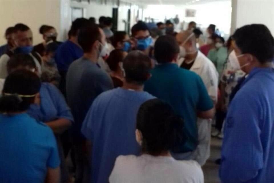 Los trabajadores denunciaron que en dos semanas no hubo jefes para externarles quejas o dudas.