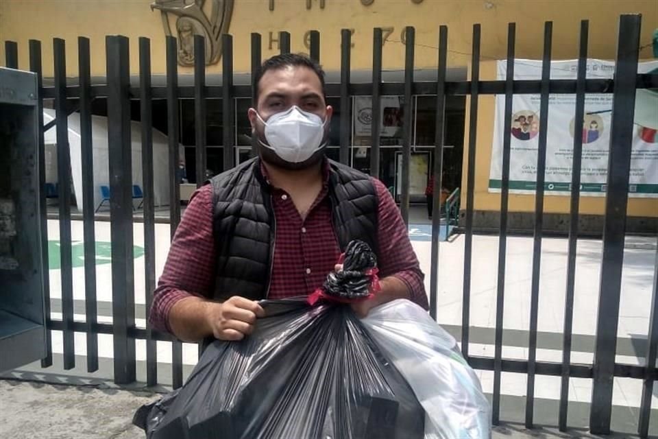 Se regalaron cinco juegos de protección que contienen overol Tyvek, guantes, cubre zapatos, cubrebocas, bolsa de desechos y toallita sanitizantes.