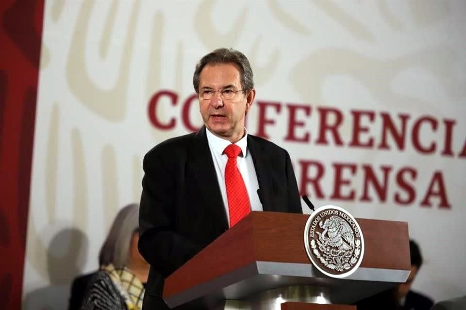 Esteban Moctezuma, titular de la SEP, en conferencia en Palacio Nacional.