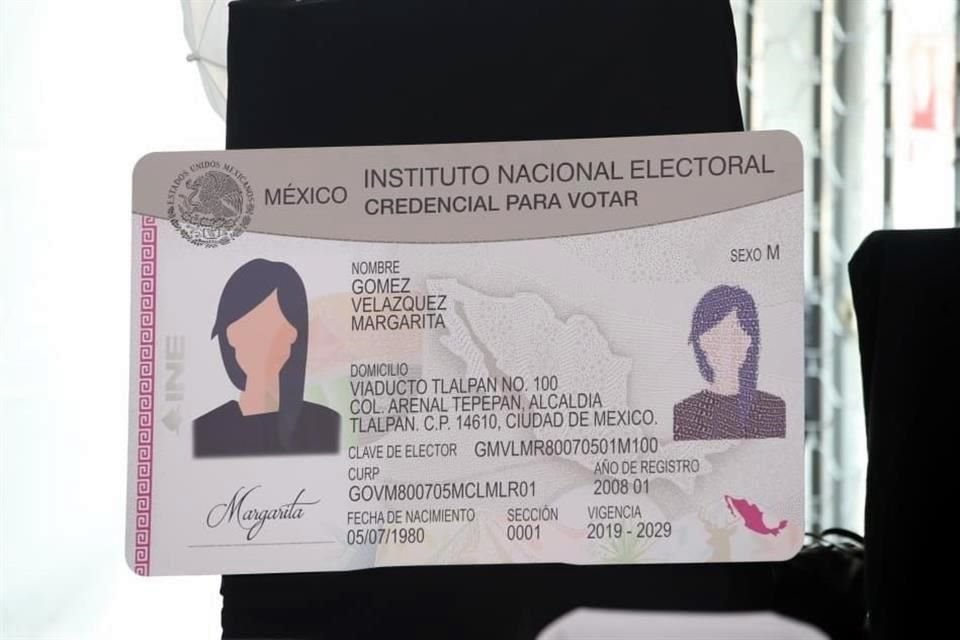 A cambio de mejorar calificaciones, docentes en Puebla pidieron a alumnos credenciales del INE para apoyar candidatura de Alejandro Armenta.