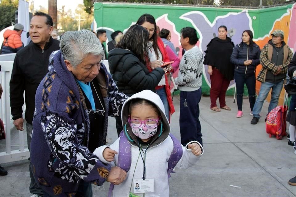 En conferencia matutina, el titular de la SEP, Esteban Moctezuma, señaló que se tendrá un proceso de limpieza de las escuelas previo al regreso a clases.