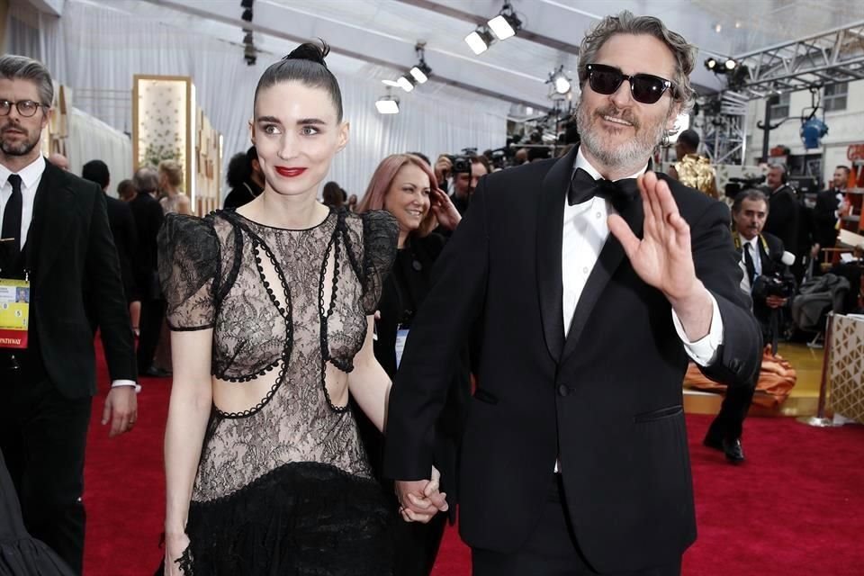 Joaquin Phoenix y Rooney Mara estarían esperando su primer hijo .