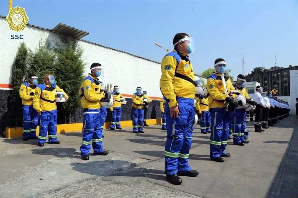 Los paramédicos se graduaron de la Generación 266 con alta especialidad técnica en Atención Médica Prehospitalaria.