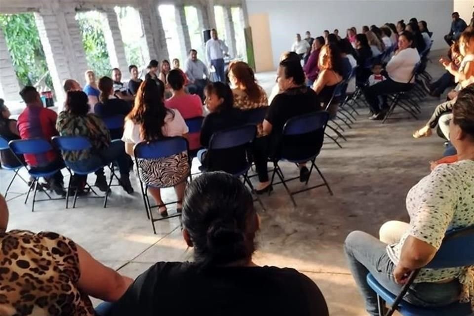 Pese a contingencia, Alcaldesa de Xico, Veracruz, Gloria Galván, hizo festejo por Día de la Madre donde se reunieron al menos 100 personas.