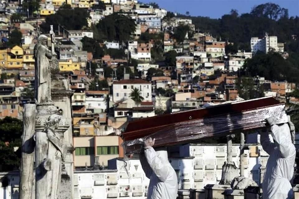 Brasil acumula, hasta el momento, 271 mil 628 contagios y 17 mil 971 fallecimientos por Covid-19.