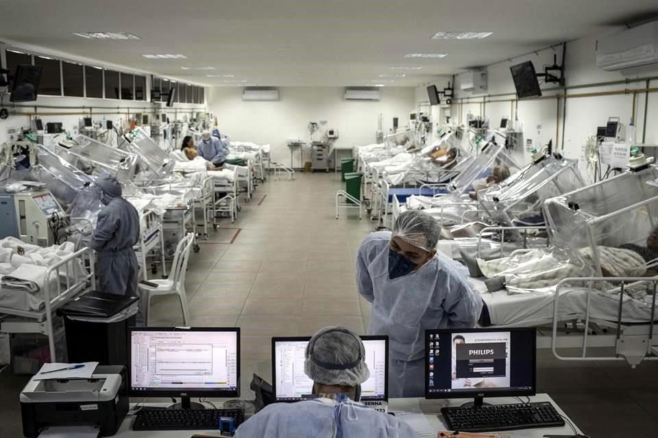 Pacientes en tratamiento de Covid-19 en el Hospital Municipal de Campaña Gilberto Novaes, en la ciudad de Manaos, Amazonas.