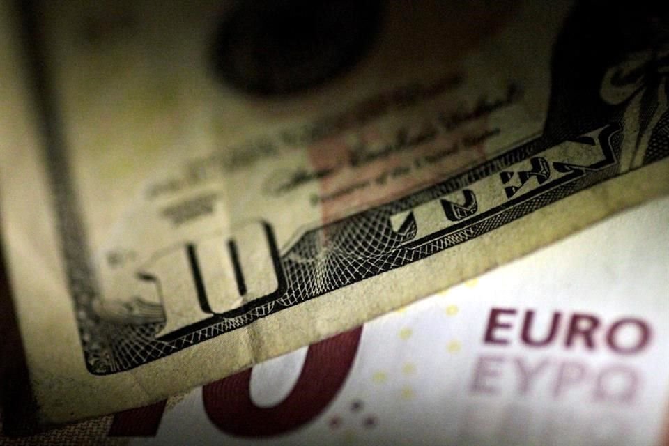 El euro se acerca a la paridad con el dólar por primera vez desde su creación en 1999.