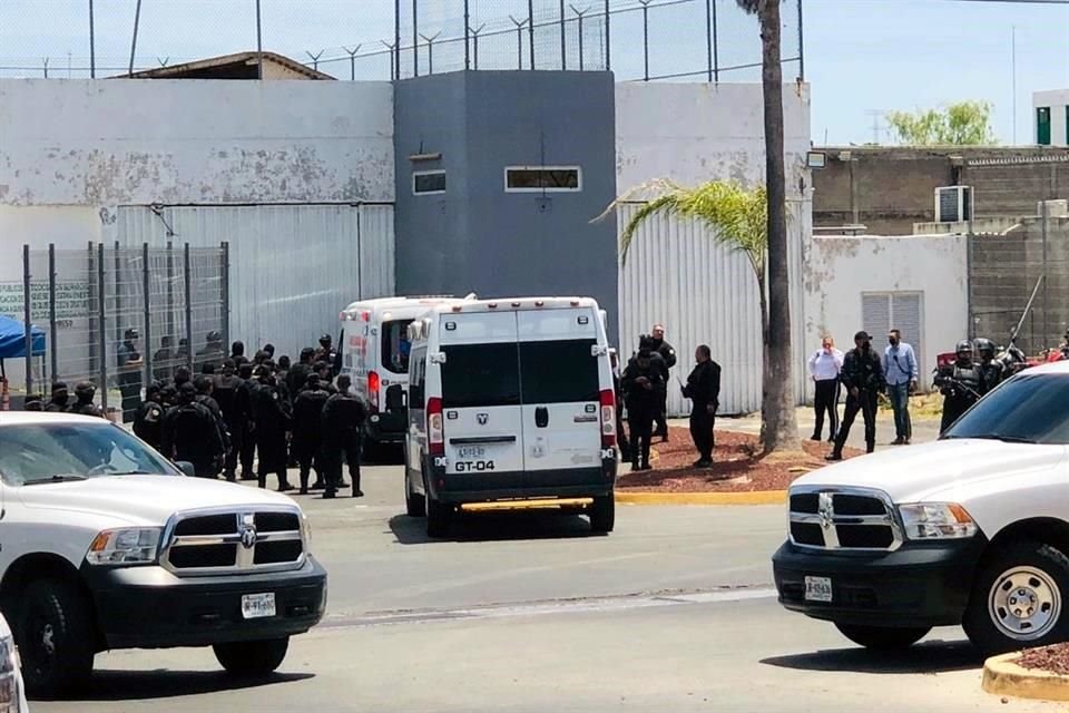 Los reos que murieron ayer en la agresión registrada en el Reclusorio de Sentenciados ya fueron identificados, aunque manera extraoficial.