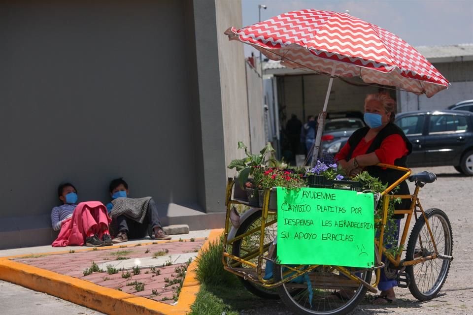 Contracción económica por Covid-19 incorporará a 12.2 millones de mexicanos a la pobreza si Gobierno no lo impide, alertó CEES y MCCI.