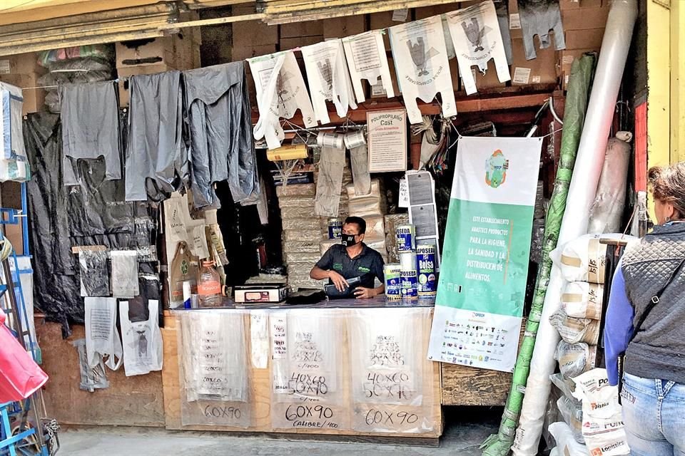 En locales de La Merced, la venta de bolsas ha aumentado durante la pandemia.