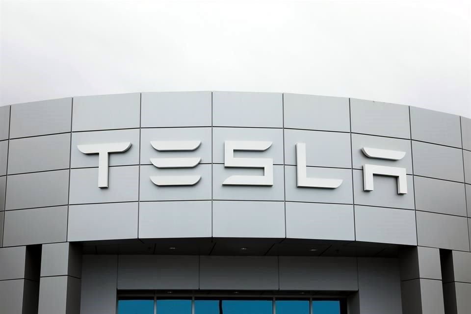 Tesla tiene sitios de producción en China y Estados Unidos.