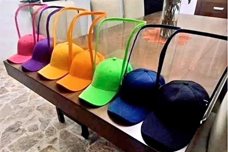 En Mercado Libre se ofertan gorras con caretas que le dan un significado diferente a la moda.