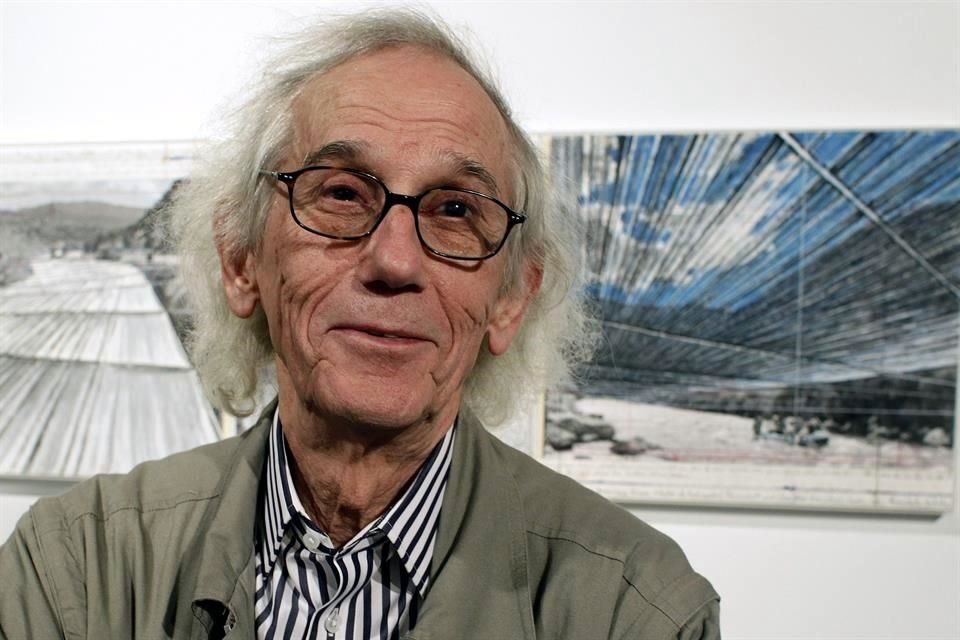 El artista plástico Christo, conocido por sus proyectos de arte masivos que desaparecían poco después de ser elaborados, murió a los 84 años.