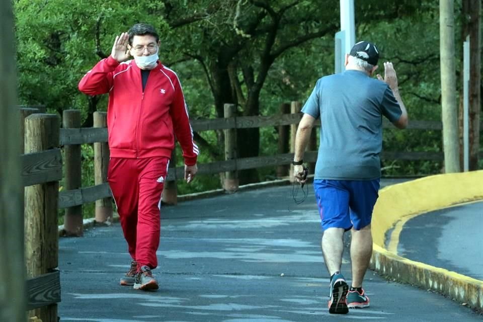 Desde antes de las 7:00 horas se pudieron apreciar unos 40 vehículos haciendo fila para ingresar a las instalaciones.