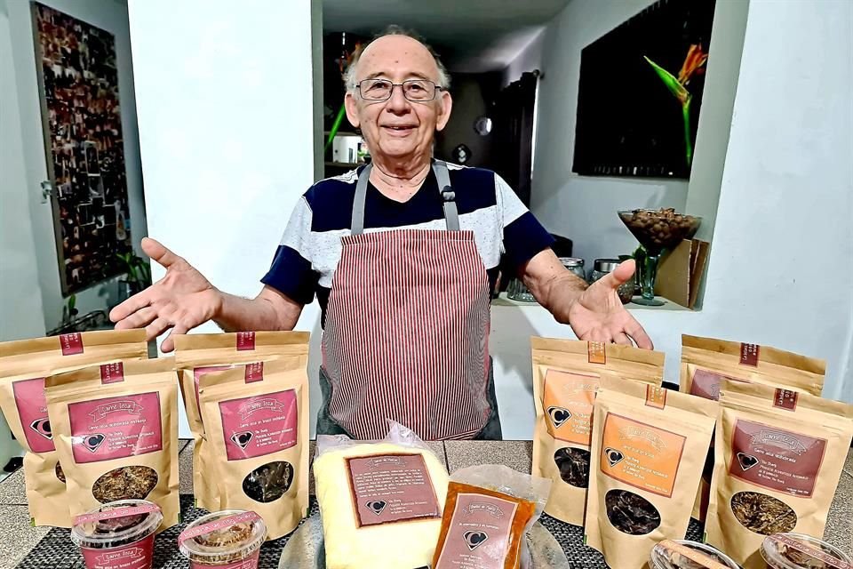 A sus casi 80 años, Don Tito se convirtió en YouTuber.