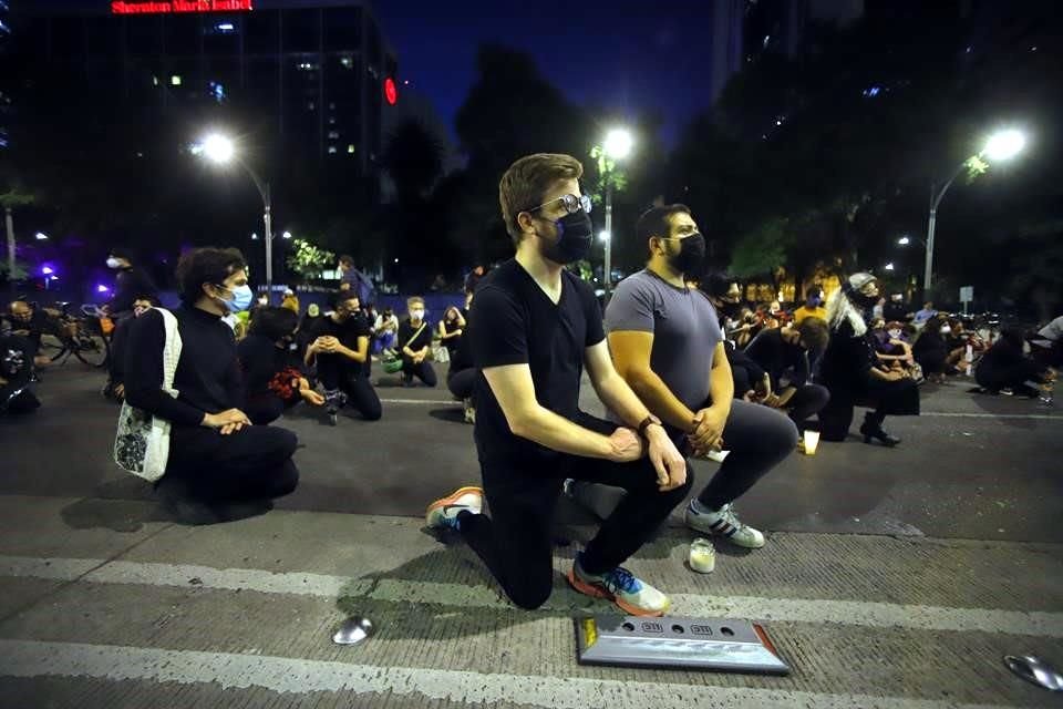 Los inconformes se concentraron frente a la Embajada de Estados Unidos en México.