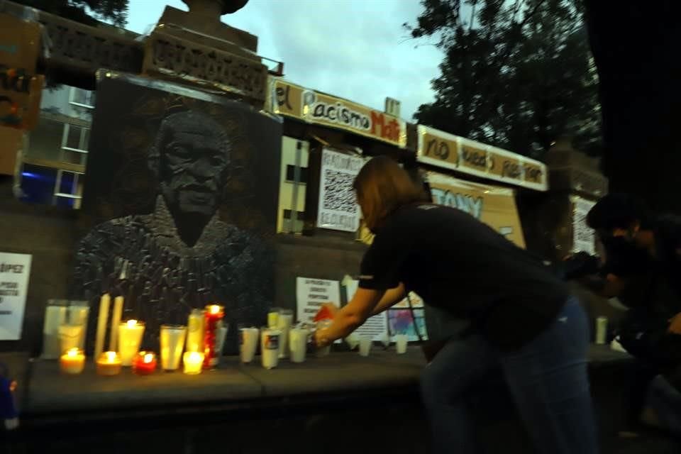 Los inconformes se concentraron frente a la Embajada de Estados Unidos en México.