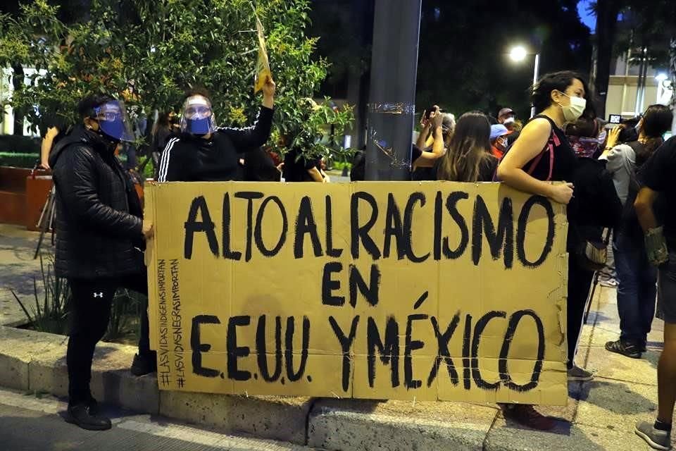 Los inconformes se concentraron frente a la Embajada de Estados Unidos en México.