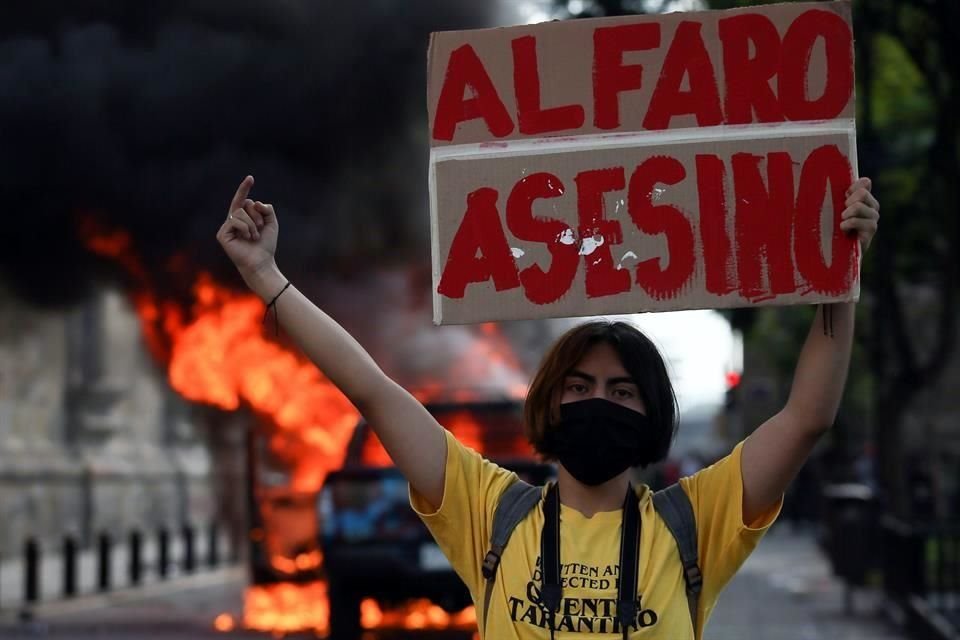 Pancartas y consignas en contra del Gobernador Enrique Alfaro fueron la constante.