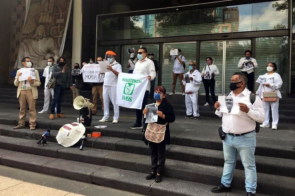 Los manifestantes aseguran que aún hay escasez de Equipos de Protección Personal en los hospitales.